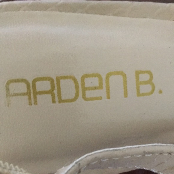 NWT Arden B Nude Heels - Picture 7 of 7